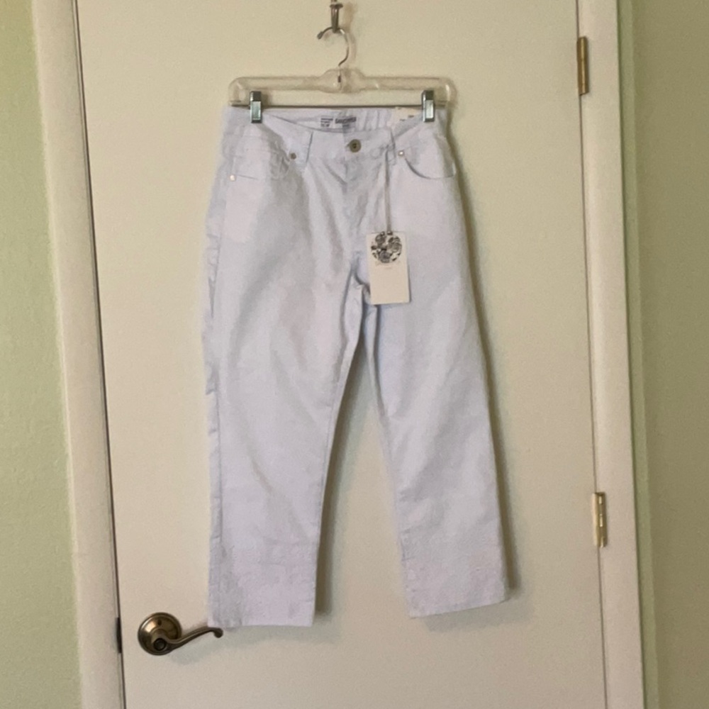 Women's Size 10P White High Rise Capris, NWT